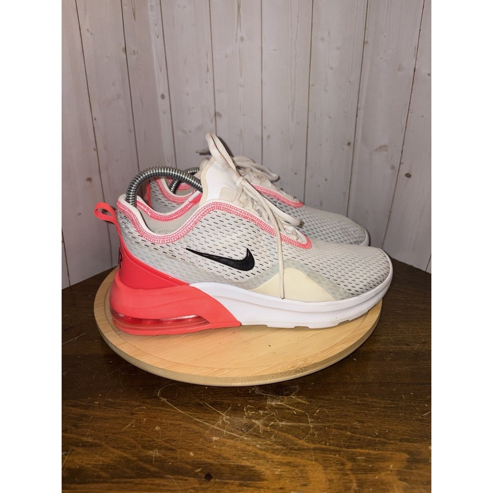 NIKE Air Max Motion 2 Women's Running Shoes Sz 8 White Flash Red